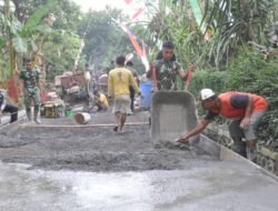 Prada Muhammad Fathor Rosi dan Warga Gotong Royong Percepat Rabat Beton Demi Kelancaran Akses
