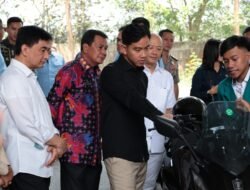 Wapres Gibran Tinjau Industri Motor Listrik di Tangerang