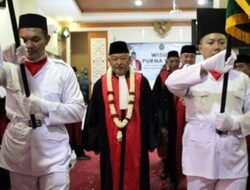 PN Sidoarjo Gelar Wisuda Purna Bhakti untuk Hakim Moch. Taufik Tatas Prihyantono