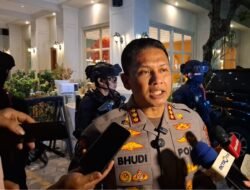 Brankas Dolar Asing Gegerkan Penggeledahan Kafe