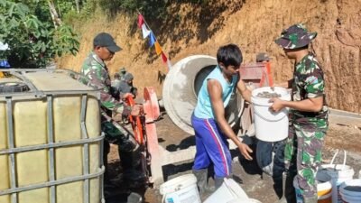 Satgas TMMD dan Warga Percepat Pembangunan Jalan Watuduwur-Kalibawang