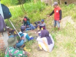 TMMD ke-129 Bojonegoro Ajak Warga Ngopi Lesehan di Sela Pengecoran Jalan