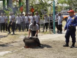 TMMD 129 Bojonegoro: Satlinmas Kesongo Dibekali Mental Baja Padamkan Api