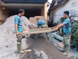Kualitas Material Jadi Prioritas, Satgas TMMD ke-129 Laksanakan Pengayakan Pasir untuk Rabat Jalan
