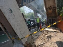 Truk Alat Berat Melaju Kencang Sebelum Tabrak JPO Tendean