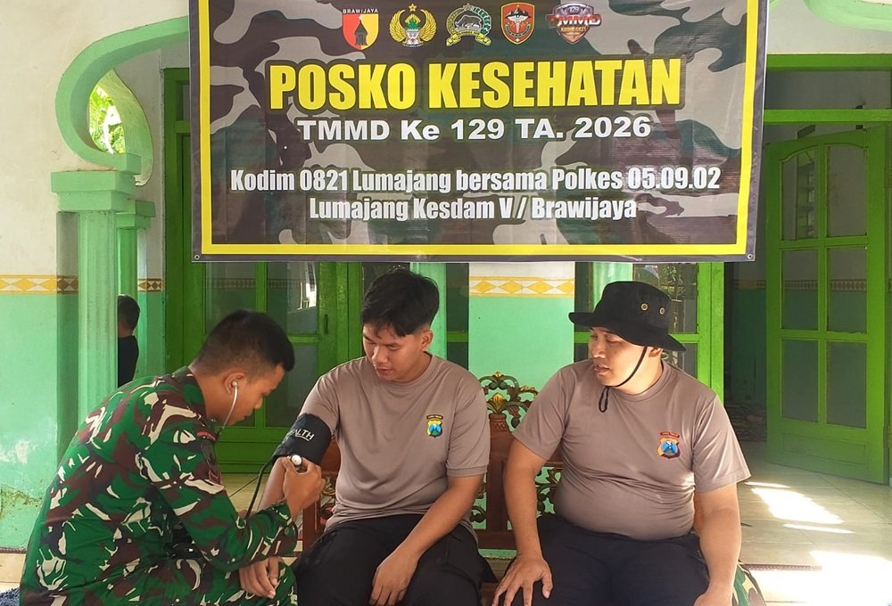 Pemeriksaan Kesehatan Rutin Jaga Satgas TMMD ke-129 Kodim 0821 Lumajang Tetap Prima