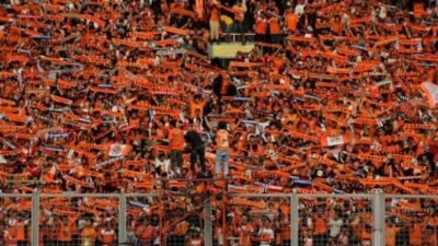 Suporter Tamu Liga 2 Tunggu Kesiapan Tuan Rumah