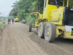 Camat Air Batu Awasi Pembangunan Jalan Desa Danau Sijabut