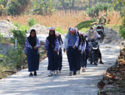 Jalan Beton TMMD 129 Bojonegoro Jadi Lintasan Generasi Muda