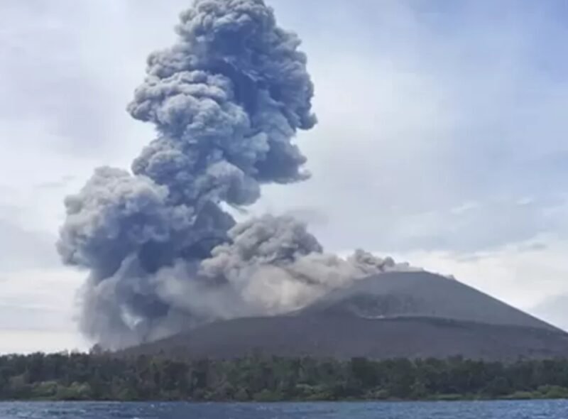 Gunung Anak Krakatau Erupsi, Kolom Abu Capai 357 Meter