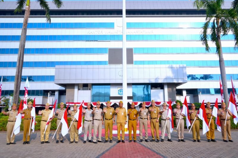 Jelang HUT Ke-81 RI, Munjirin Canangkan Gerakan Pembagian Bendera Merah Putih di Jaktim