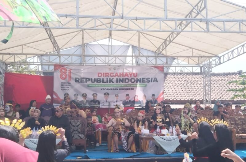 Karnaval HUT Ke-81 RI di Bogorejo Blora, Forkompincam Tampil dengan Busana Pewayangan