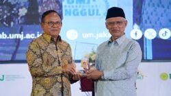 Haedar Nashir Terima Kartu Wartawan Utama Khusus dari Dewan Pers