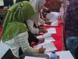 SMP Negeri 4 Pasuruan Fasilitasi Penandatanganan MoU Koordinator Wali Murid dengan Komite Sekolah
