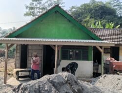 Tahap Finishing RTLH TMMD ke-129 Dikebut, Satgas dan Warga Bergotong Royong Rampungkan Rumah Ibu Tuha