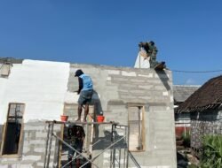 Sentuhan Warna Baru untuk Impian Pak Koko: Satgas TMMD 129 Bojonegoro Pacu Finishing RTLH di Desa Kesongo
