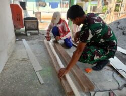 Tahap Finishing RTLH TMMD ke-129 Terus Berlanjut, Kusen Pintu Disiapkan untuk Rumah Ibu Tuha
