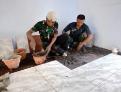 Pemasangan Keramik RTLH TMMD ke-129 Terus Dikebut, Rumah Ibu Ety Kian Mendekati Rampung