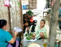 Babinsa Kesongo Tumbuk Singkong, Pererat Kebersamaan Warga