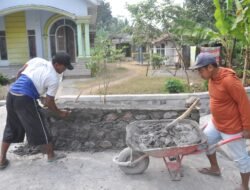 Warga Lembenah Antusias Bantu Satgas TMMD, Pembuatan Box Gorong-gorong Bersama-sama