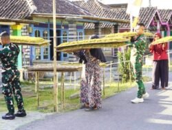 Kemanunggalan di Atas Widik: Cerita Kehangatan Satgas TMMD 129 Bojonegoro Bantu Olah Tembakau Petani Kesongo