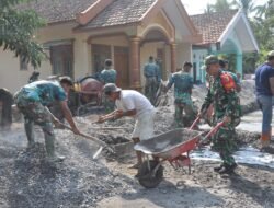 Tak Segan Turun Langsung, Danki SSK TMMD Angkut Koral untuk Percepat Pengecoran
