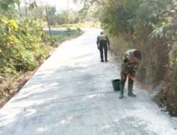 Usai Cor Jalan, Satgas TMMD ke-129 Bojonegoro Bersihkan Sisa Material