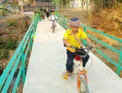 Senyum Nyaring di Atas Jembatan TMMD 129 Bojonegoro Brang Etan: Buat Ibu-Ibu dan Santri Cilik Bernapas Lega