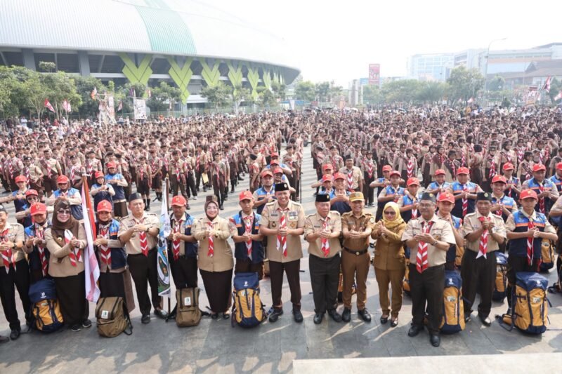 Wali Kota Bekasi Kukuhkan 1.300 Pramuka Garuda