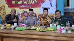 Kapolsek Jabon Silaturahmi dengan Tokoh Agama dan Masyarakat di Ruwat Desa Keboguyang