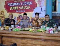 Kapolsek Jabon Silaturahmi dengan Tokoh Agama dan Masyarakat di Ruwat Desa Keboguyang