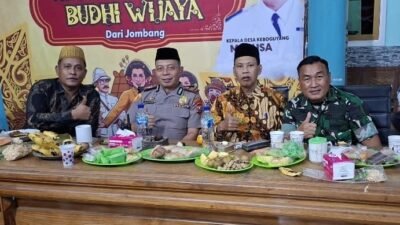 Kapolsek Jabon Silaturahmi dengan Tokoh Agama dan Masyarakat di Ruwat Desa Keboguyang