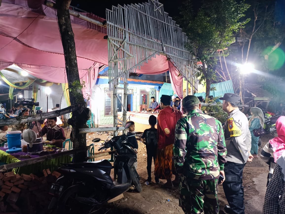Koramil Leces Pantau Kamtibmas Lewat Komsos dan Patroli Wilayah Binaan