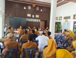Camat Air Batu memimpin secara langsung Rapat Koordinasi Pemerintahan