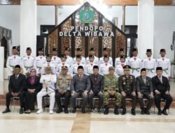 77 Pelajar Dikukuhkan Jadi Paskibraka Sidoarjo, Bupati Subandi: Jaga Kehormatan Bangsa