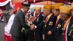 Pangdam V/Brawijaya Hadiri Upacara HUT Ke-81 Kemerdekaan RI di Grahadi