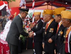 Pangdam V/Brawijaya Hadiri Upacara HUT Ke-81 Kemerdekaan RI di Grahadi