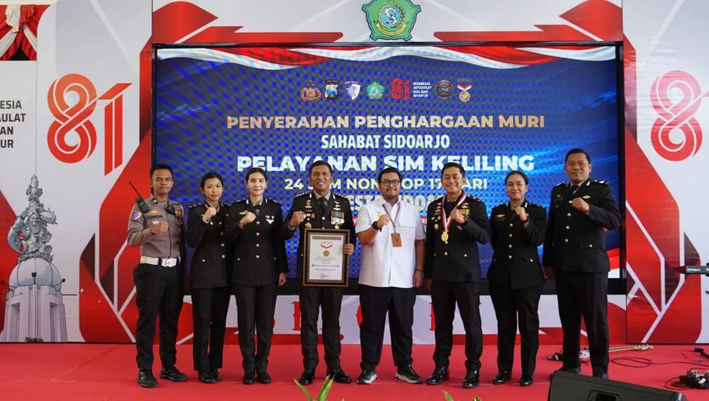 SIM Keliling Sahabat Sidoarjo 24 Jam Nonstop Raih Rekor MURI, Catat Pelayanan SIM Keliling Terlama