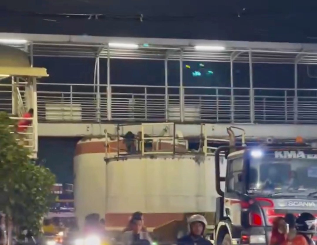 Truk Tabrak JPO Pasar Kramat Jati, TransJakarta Koridor 7 Alih Rute