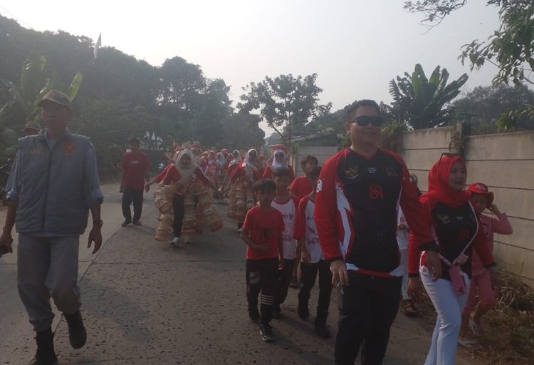 Warga Desa Dangdang Cisauk Antusias Ikuti Jalan Sehat HUT ke-81 RI