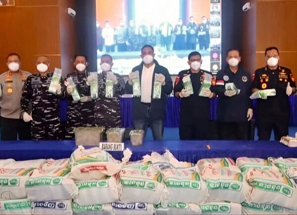 KRI Kerambit-627 Gagalkan Penyelundupan 1,3 Ton Diduga Ketamin di Kepri