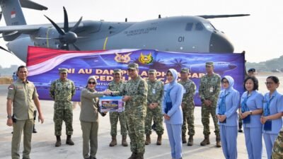 TNI AU Peduli NTT, Kasau Serahkan Bantuan Kemanusiaan untuk Korban Bencana