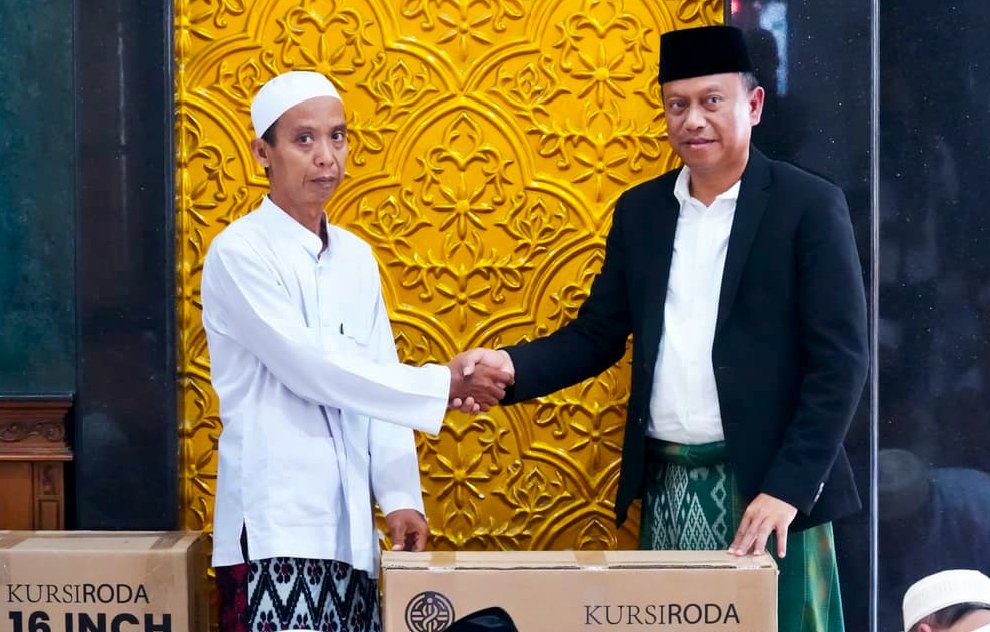Hadiri Maulid Nabi di Pisangan Timur, Munjirin Serahkan Tiga Kursi Roda