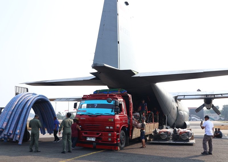 Lanud Halim Perdanakusuma Kirim Pompa Air untuk Tangani Karhutla di Kalimantan