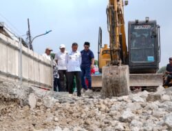Munjirin Pastikan Penanganan Jalan Amblas di Jalan Cinta Pulo Gadung Terus Berjalan
