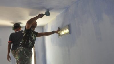 Pengecatan RTLH TMMD ke-129 Berlanjut, Rumah Ibu Ety Kian Mendekati Rampung