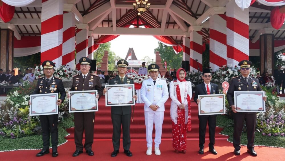 Polresta Sidoarjo Raih Penghargaan Bupati Atas Peningkatan Layanan Perempuan dan Anak di HUT ke-81 RI