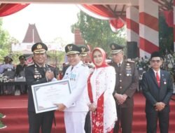 Polresta Sidoarjo Raih Penghargaan Bupati Atas Peningkatan Layanan Perempuan dan Anak di HUT ke-81 RI