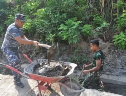 Satgas TMMD ke-129 Bersihkan Drainase Pascapengecoran, Optimalkan Fungsi Saluran Air