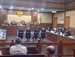 Bantah Terlibat Korupsi LPEI, Andi Maulana dan Intan Apriadi Minta Dibebaskan